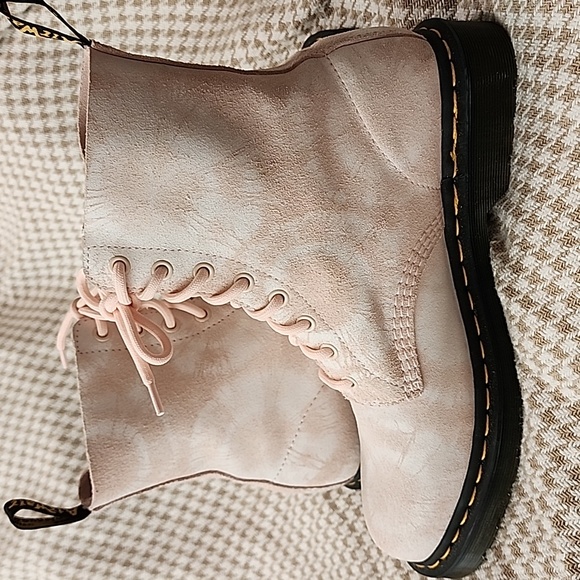 Dr. Martens NWOT Pink Tie Dye Suede 1460 Pascal Boots  Brand new! - Picture 5 of 9